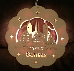 Fensterbild "Schlitz Beleuchtet" d= ca. 297mm Beleuchtet , gelasert mit Sternchen